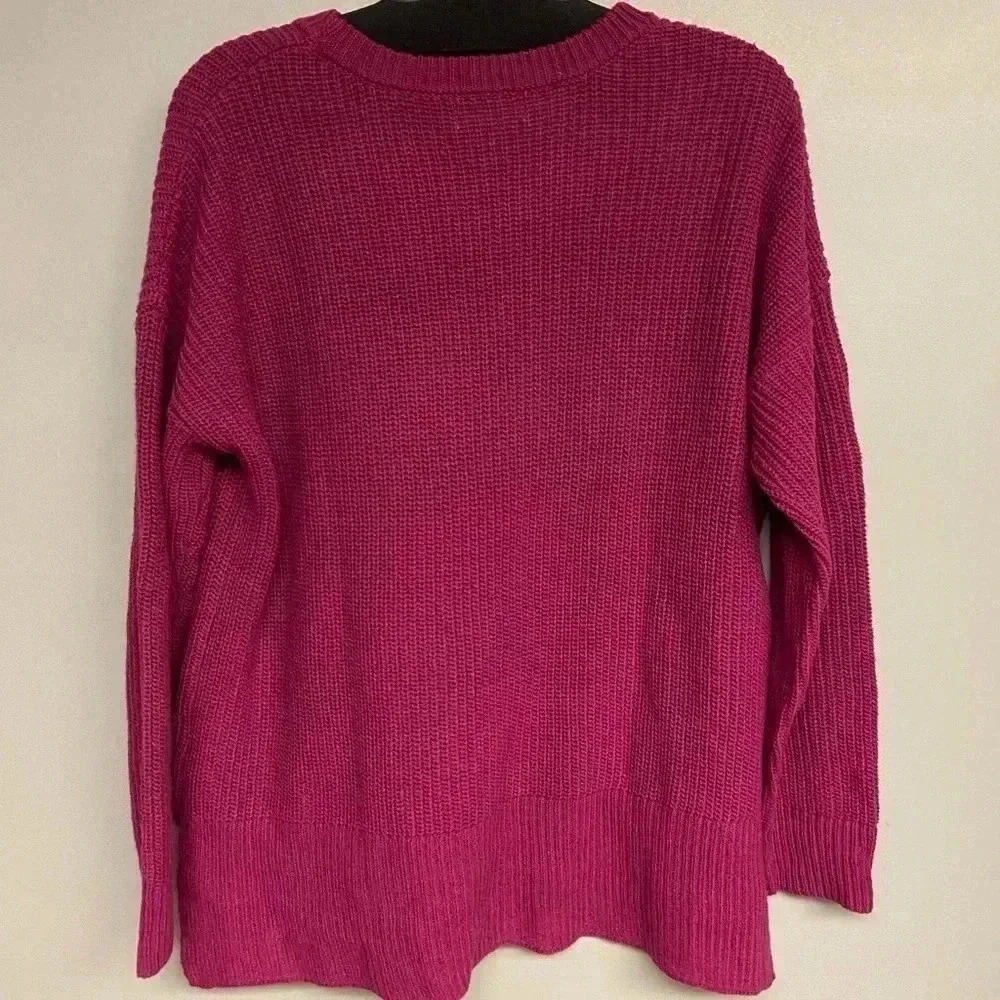 Size medium women’s 2 Pocket sweater. New but no tags. Fuchsia pink. - Picture 7 of 10